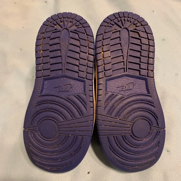 Jordan Multi-Colored swoosh. Size 8C - Picture 6 of 7